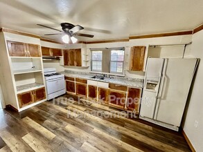 714 W 13th in Ada, OK - Foto de edificio - Building Photo