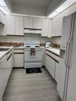 1001 SW 128th Terrace in Pembroke Pines, FL - Building Photo