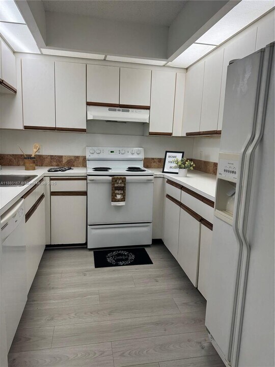 1001 SW 128th Terrace in Pembroke Pines, FL - Building Photo