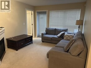 6800 Eckersley Rd in Richmond, BC - Building Photo - Building Photo