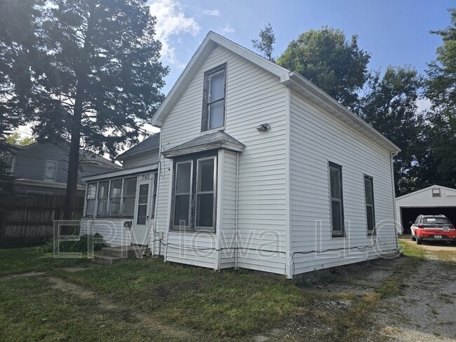 property at 740 W 11th St