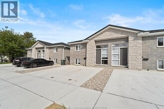 42 Maple St in Kingsville, ON - Building Photo - Building Photo