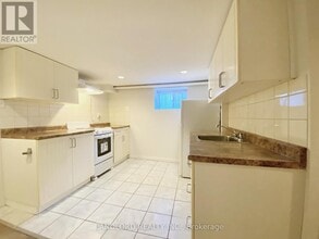 2 Chicora Ave in Toronto, ON - Building Photo - Building Photo