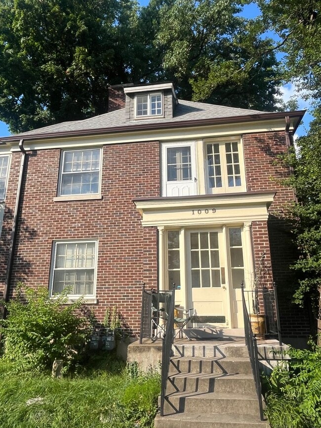 property at 1009 Everett Ave
