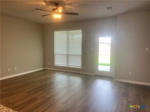 2113 Meridian Lp in Temple, TX - Foto de edificio - Building Photo