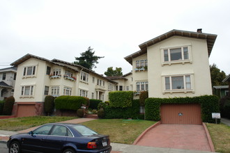 Hillegass Court Apartments in Berkeley, CA - Building Photo - Building Photo