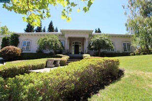 348 Pheasant Run Dr in Danville, CA - Building Photo