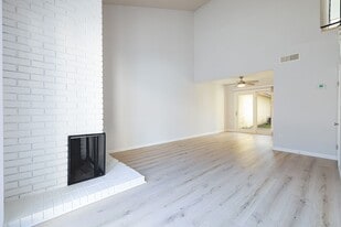 1305 Sylvan Meadows Dr in Modesto, CA - Building Photo