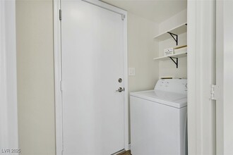 1713 Empire Mine Dr in Henderson, NV - Building Photo - Building Photo