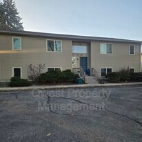 3829 Silver Lake Rd in Traverse City, MI - Building Photo