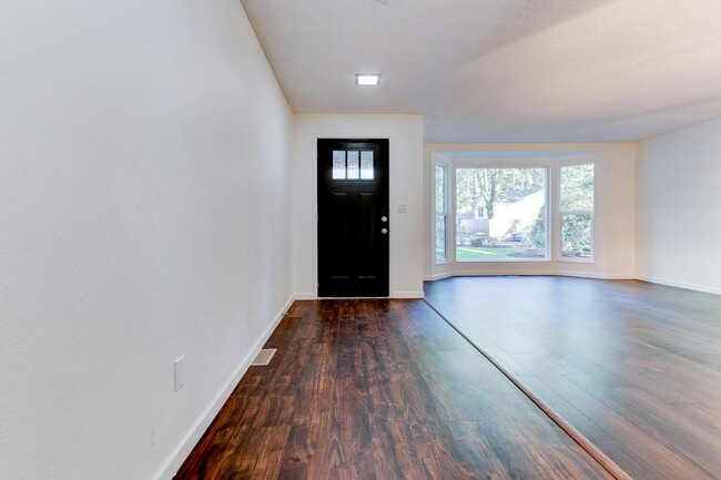 4830 SW Dawn St in Lake Oswego, OR - Building Photo - Building Photo
