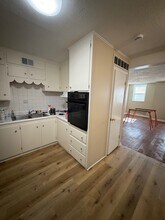 302 S Independence St, Unit F in Harrisonville, MO - Foto de edificio - Building Photo