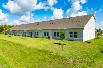 North Island Villas Rental Homes in Merritt Island, FL - Foto de edificio - Building Photo