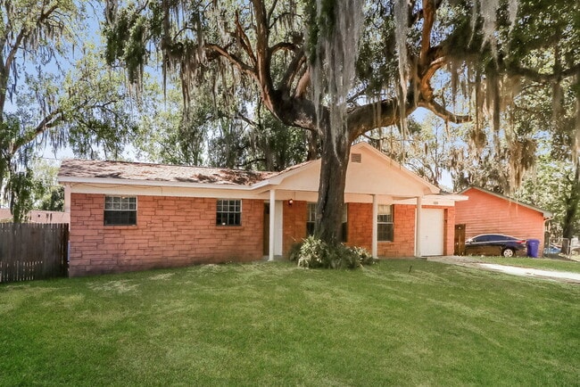 11213 McMullen Loop in Riverview, FL - Building Photo - Building Photo