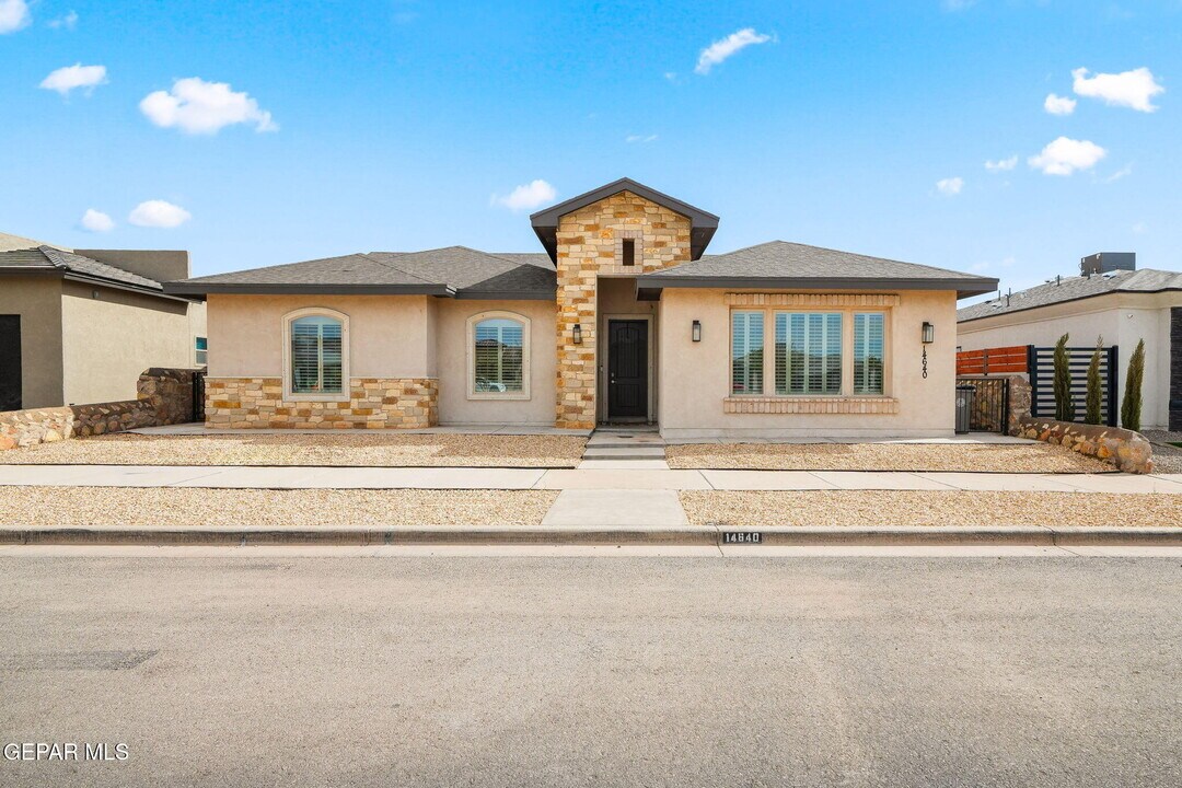 14640 Charles Foster Ave in El Paso, TX - Building Photo