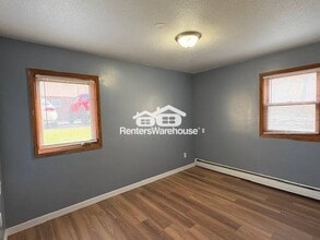 5749 33rd Ave S in Minneapolis, MN - Foto de edificio - Building Photo