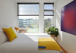 Harrison Urby in Harrison, NJ - Foto de edificio - Building Photo