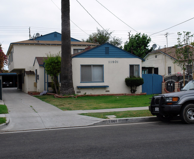 11901 Gale Ave in Hawthorne, CA - Building Photo - Building Photo