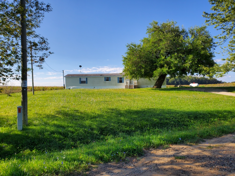 8908 E Cannonsville Rd in Vestaburg, MI - Building Photo