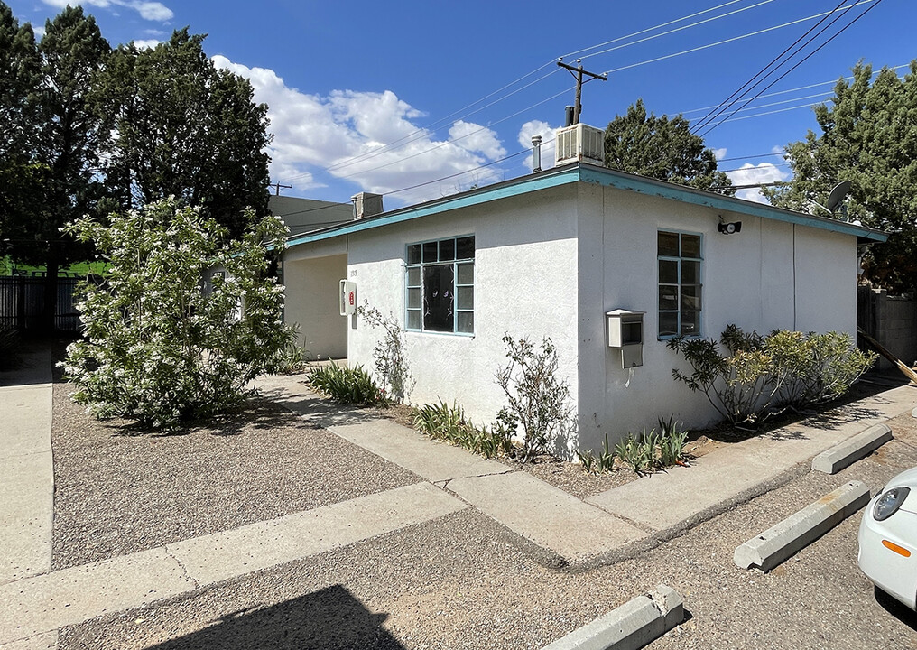 1305 San Mateo Blvd SE in Albuquerque, NM - Building Photo