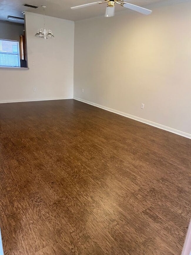 2208 N Carroll Blvd in Denton, TX - Building Photo - Building Photo