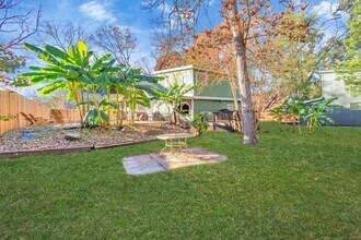 107 Lazy Trail in Montgomery, TX - Foto de edificio - Building Photo