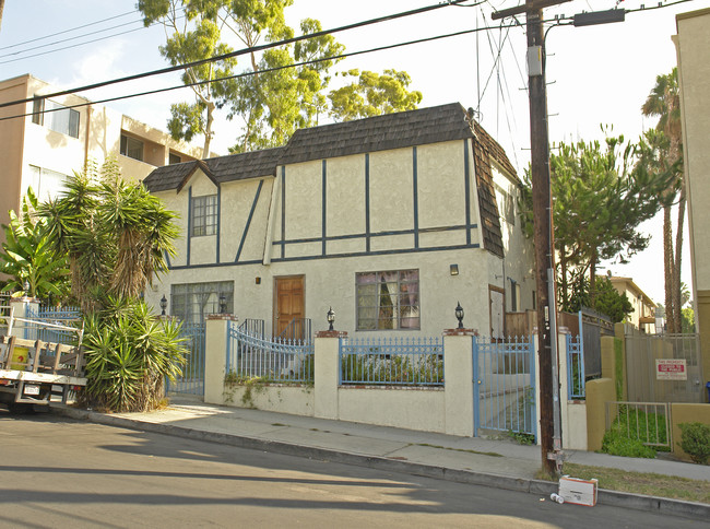 1540 N Poinsettia Pl in Los Angeles, CA - Foto de edificio - Building Photo