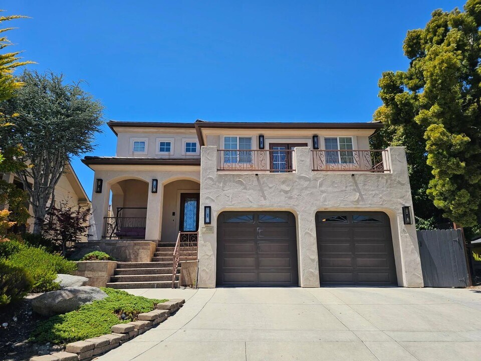 589 May St in Arroyo Grande, CA - Building Photo