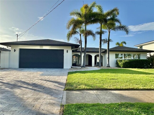 320 Palm Island NE in Clearwater, FL - Building Photo - Building Photo
