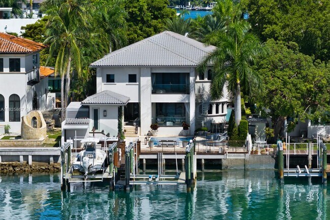 property at 176 S Hibiscus Dr