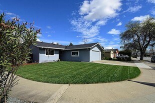 1829 Lencar Way in San Jose, CA - Building Photo