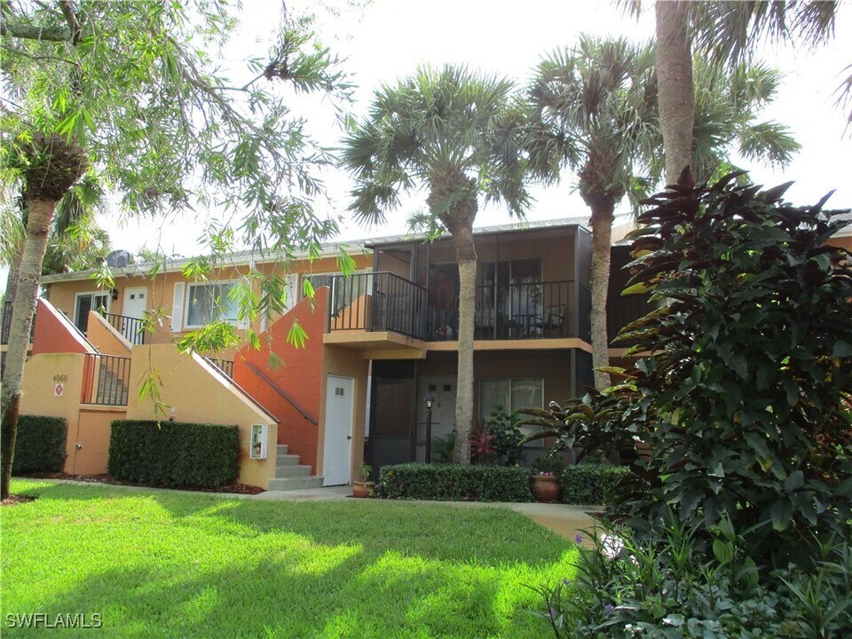4060 Ice Castle Way in Naples, FL - Building Photo
