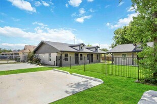 8215 Lawler St in Houston, TX - Building Photo