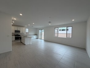 7430 Pioneer Way in Las Vegas, NV - Building Photo - Building Photo