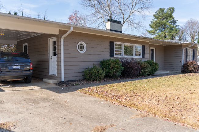 717 Circle Dr NE in Lenoir, NC - Building Photo - Building Photo