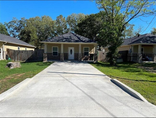 property at 4731 16th St