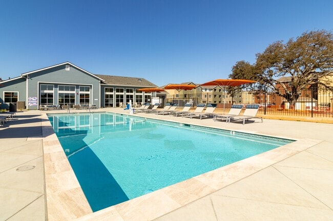Arrive Paso Robles in Paso Robles, CA - Foto de edificio - Building Photo