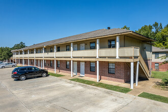 Aikman Estates in Pine Bluff, AR - Foto de edificio - Building Photo