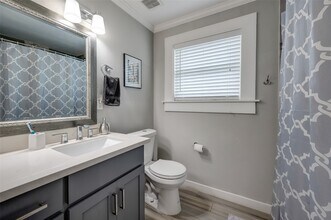 5205 Irvington Blvd in Houston, TX - Building Photo - Building Photo