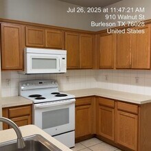 913 Walnut St in Burleson, TX - Building Photo - Building Photo