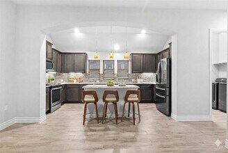 7704 Vista Mejor Dr in Austin, TX - Building Photo - Building Photo