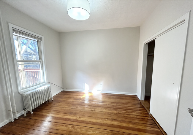 151 E Cottage St, Unit #2 in Boston, MA - Foto de edificio - Building Photo