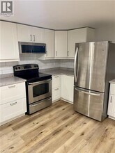 64 W 25th St in Hamilton, ON - Building Photo - Building Photo