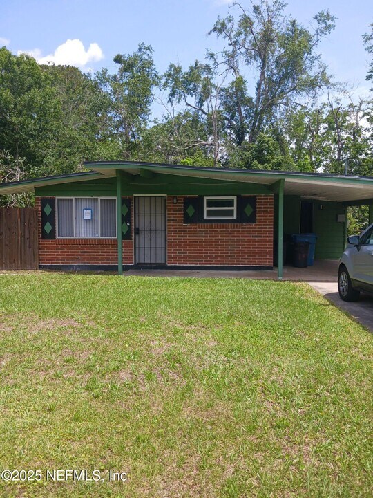 2755 Sunny Acres Dr N in Jacksonville, FL - Building Photo