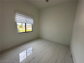 1124 NE 35th Ln in Cape Coral, FL - Foto de edificio - Building Photo