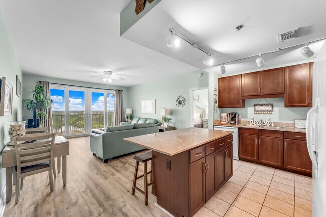 9902 S Thomas Dr in Panama City Beach, FL - Building Photo - Building Photo