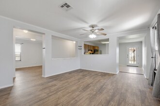 230 Beech Dr in Kyle, TX - Building Photo - Building Photo