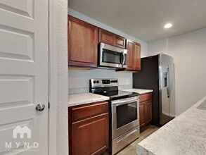 13011 Lineberry Ln in Saint Hedwig, TX - Foto de edificio - Building Photo