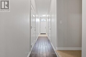 30 Robert Peel Rd in Kitchener, ON - Building Photo - Building Photo