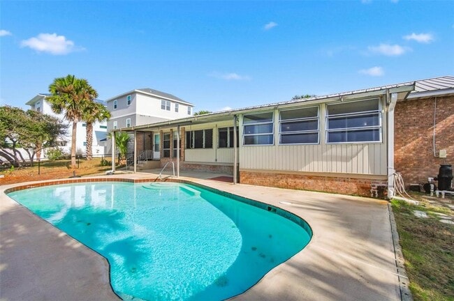 1742 S Central Ave in Flagler Beach, FL - Foto de edificio - Building Photo